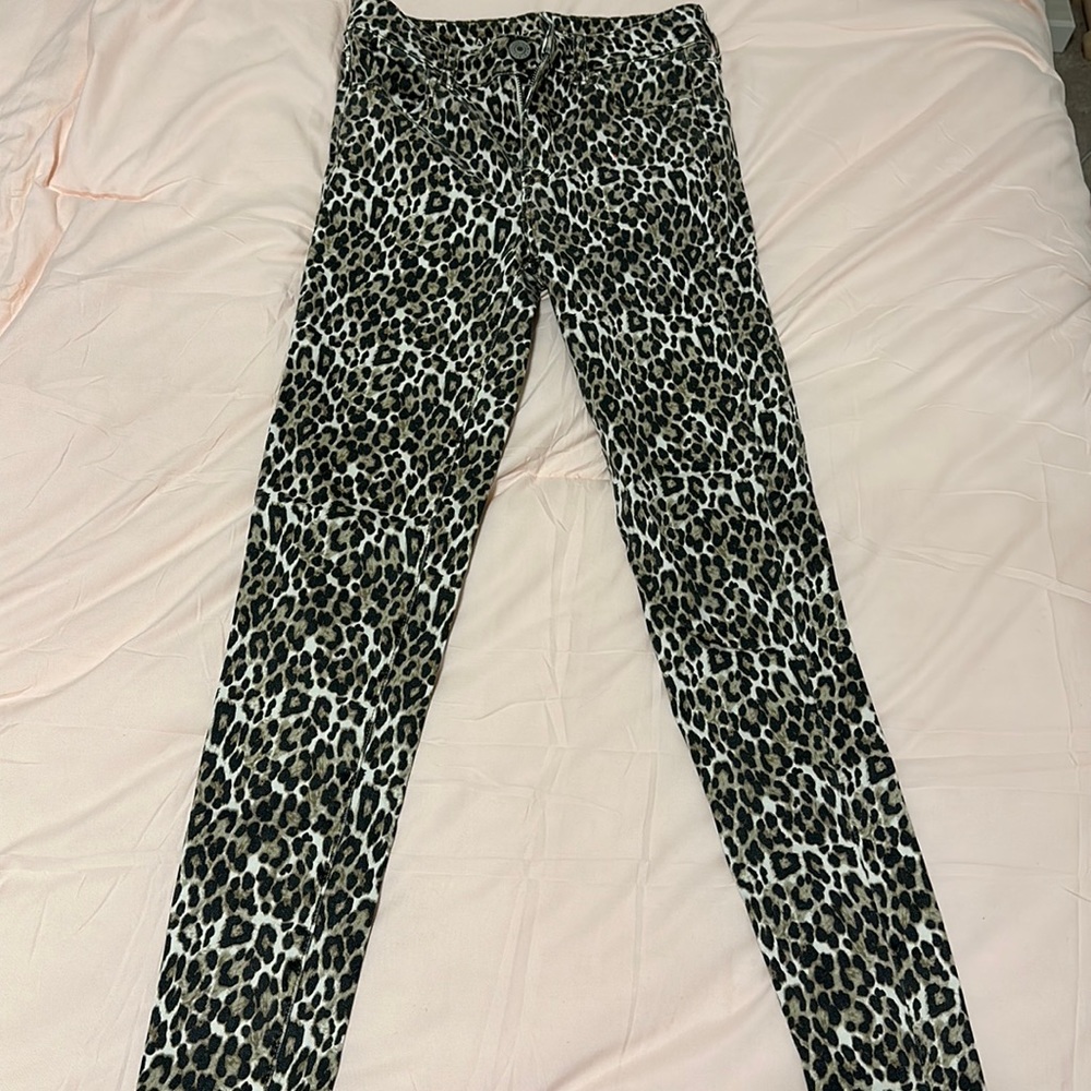 Leopard/cheetah print jeans ✨💋